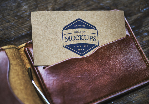 Calling card mockup in a wallet Free Psd